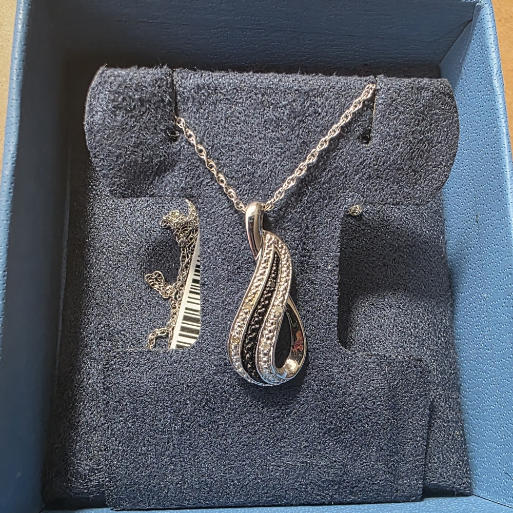 JTV SS 925,  20" Teardrop Pendant Necklace with Blue and White Accents